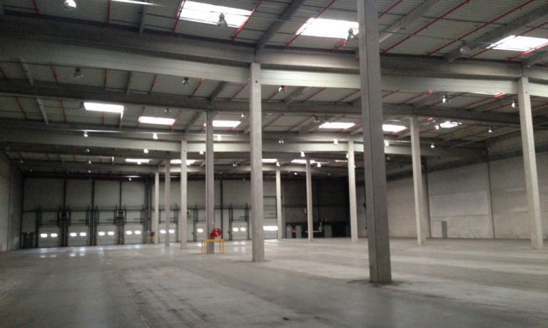 Entrepôt logistique de 5889 m2 à louer à Saint-Barthelemy