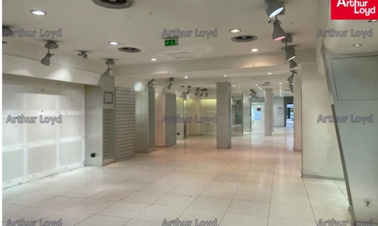 Local Commercial de 480 m2 en emplacement n°1 sur axe passant dans le centre-ville de Blois